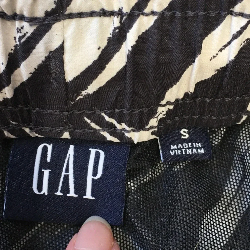 Gap 6” Swim Shorts White Black Multi‎ Men’s S abstract palm print